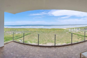 Hermosa casa por estrenar al pie del mar